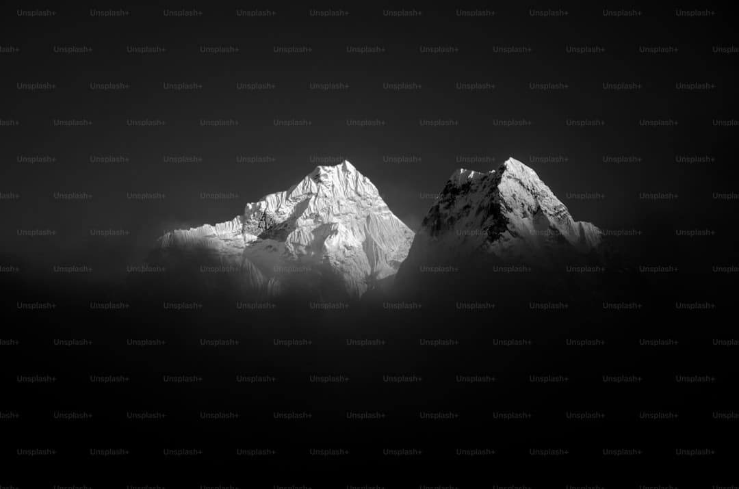 无人机拍埃特纳火山熔岩倾注而下 直击震慑现场
